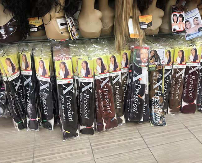 X-pression Ultra Braid hair extension made of 100% Kanekalon synthetic fiber, in color #1 (Jet Black)